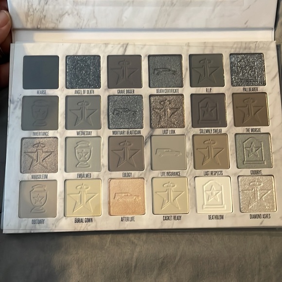 NEW NEVER used Jeffree Star Cremated eyeshadow pallette - Picture 2 of 4